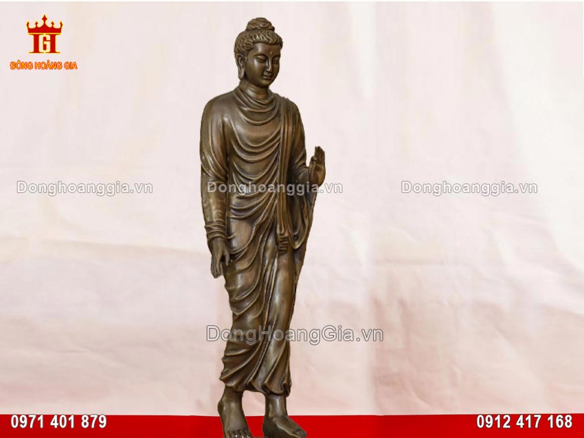 Pho tượng Phật được đúc hoàn toàn từ nguyên liệu đồng vàng nguyên chất loại I